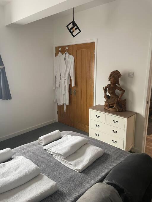 Apartment Terry's Yard, Southville, *